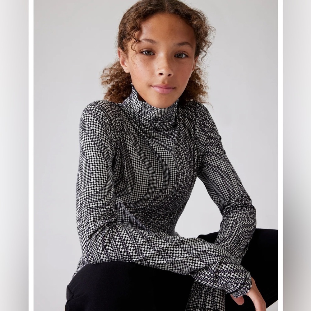 Athleta Girl 14 XL Perfect Turtleneck Shirt Long Sleeve Black Purple Houndstooth
